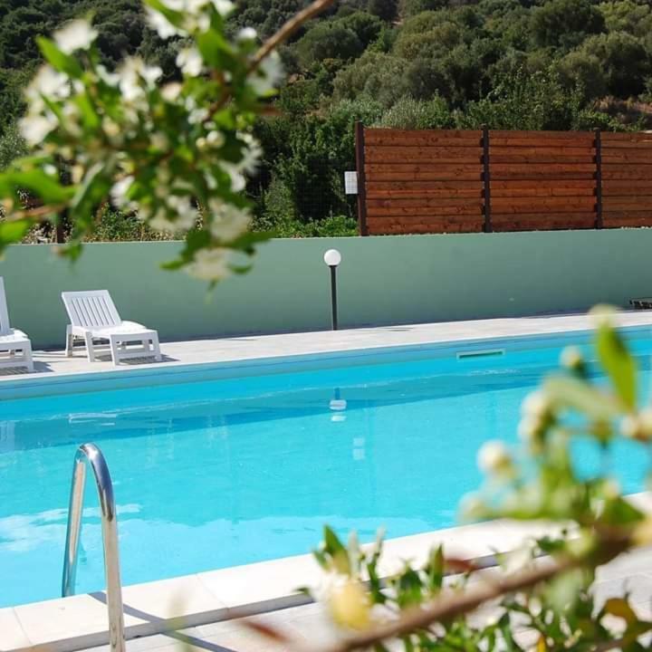 B&B Il Mirto Di Paola Torpè Exteriör bild