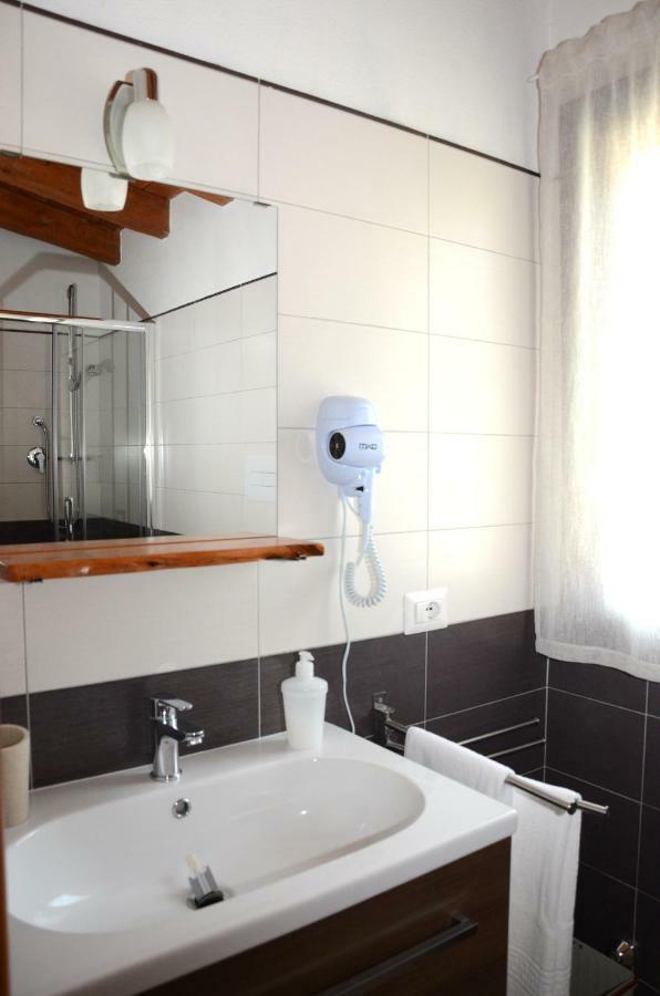 B&B Il Mirto Di Paola Torpè Exteriör bild