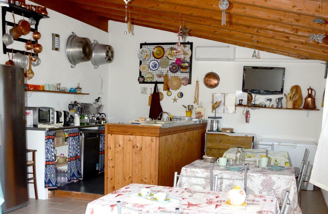 B&B Il Mirto Di Paola Torpè Exteriör bild