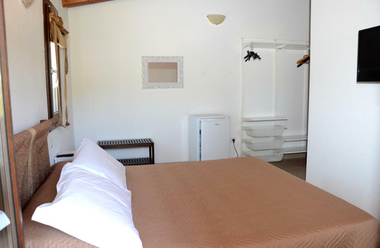 B&B Il Mirto Di Paola Torpè Exteriör bild