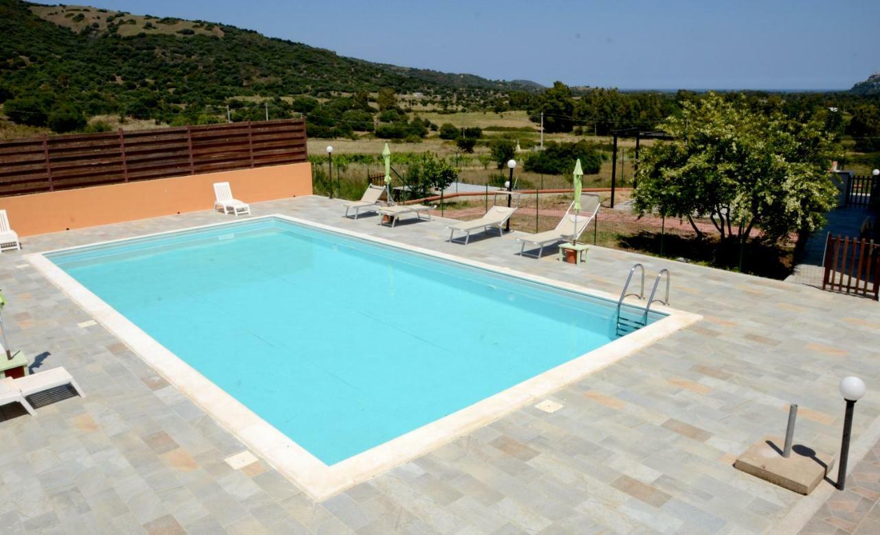 B&B Il Mirto Di Paola Torpè Exteriör bild